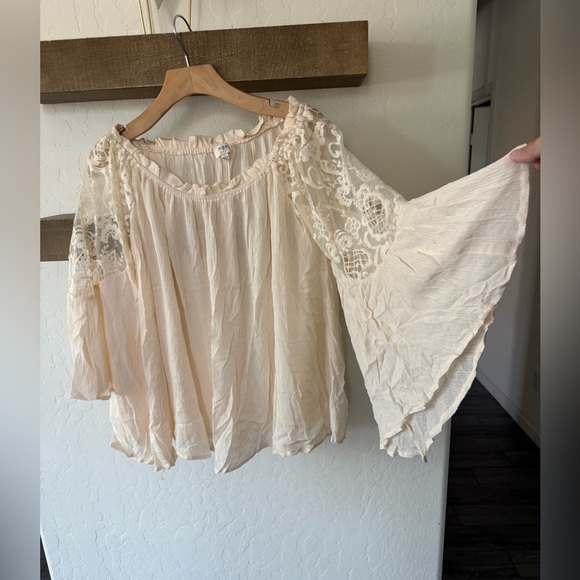 Umgee|Boho cream Wide sleeve blouse with Lace Floral embroidered sleeves•••Large - Picture 5 of 11
